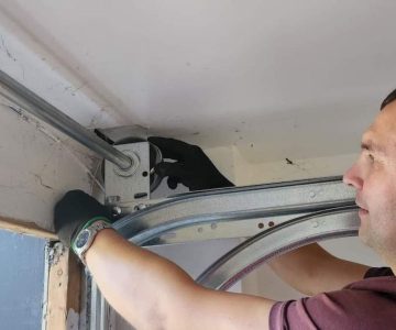 How to Replace a Garage Door Cable With Door Down